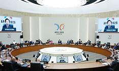 Мировые лидеры приняли участие в первой сессии АТЭС в Кёнджу