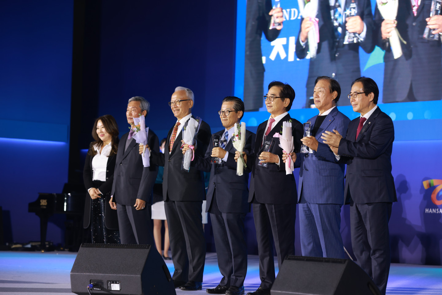 Получатели награждены почетными грамотами на 20-й Всемирной корейской деловой конвенции