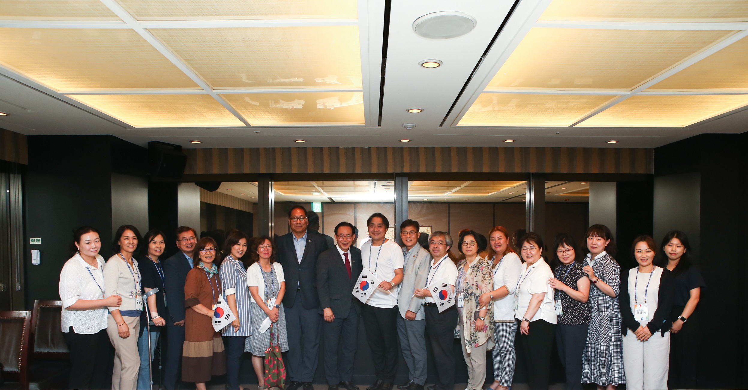 Групповое фото на прощальном ужине Ассоциации континентального совета школы хангыля