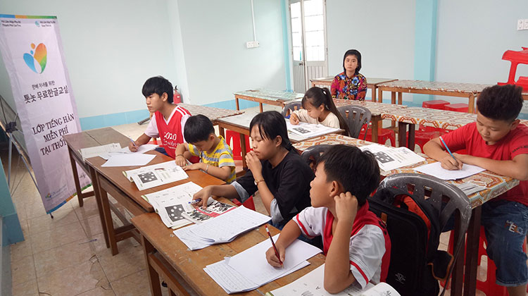 Обучение корейскому языку корейско-вьетнамских детей (1)