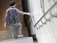 어르신 낙상사고 줄인다…안전손잡이·문턱 경사로 설치 지원